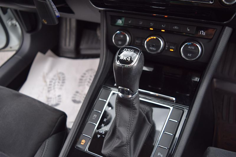 Škoda Superb (2016) 2.0TDI 140kw 4x4 DSG STYLE NAV - fotka 41 z 50