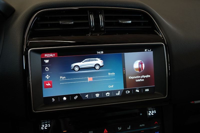 Jaguar F-Pace 30d AWD, PRESTIGE, Panorama - fotka 36 z 49