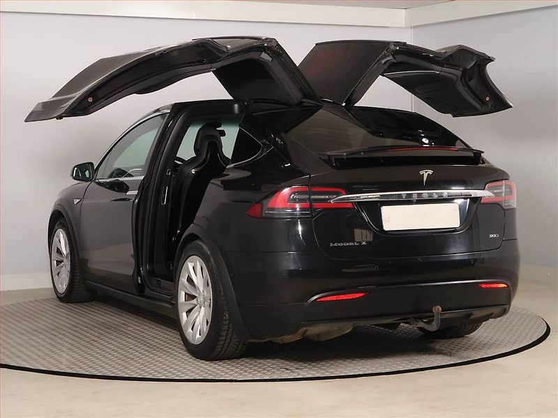 Tesla Model X (2016) 90D, SoH 84% - fotka 22 z 28