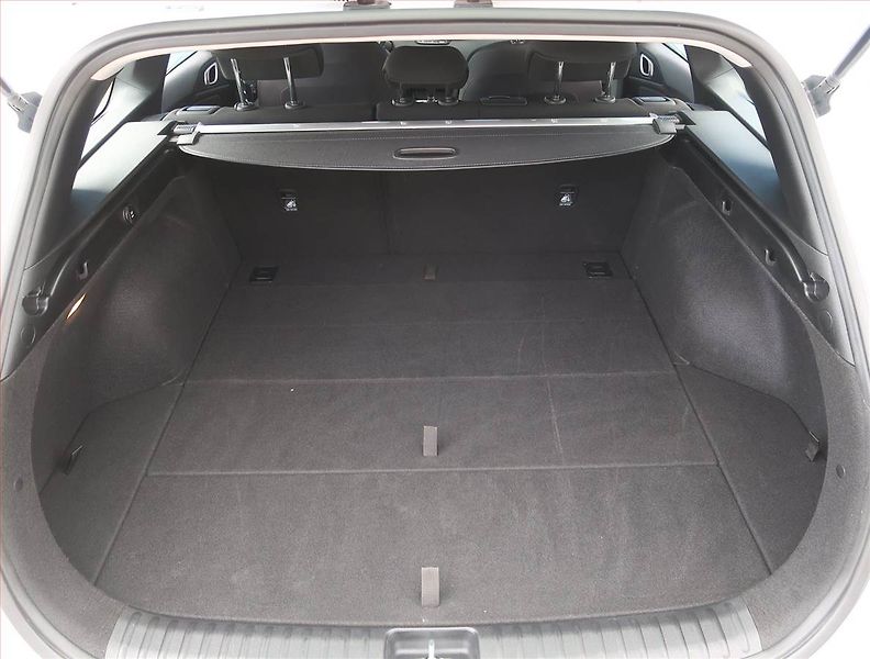 Kia Ceed (2022) Silver 1.5 T-GDI, Serv.kniha - fotka 13 z 16