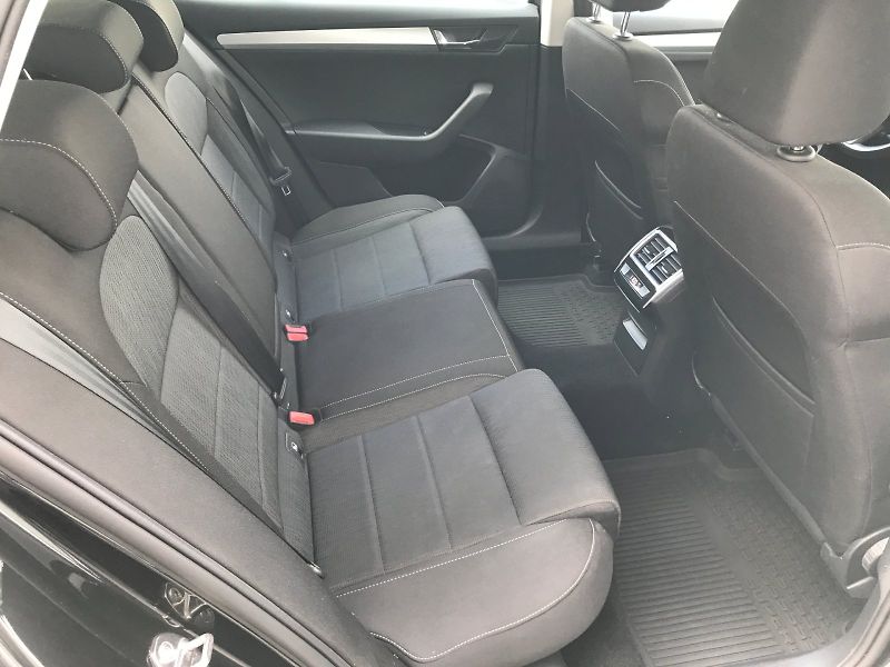 Škoda Superb (2018) COMBI 2.0 TDi - 110 kW, AMBITI - fotka 18 z 20