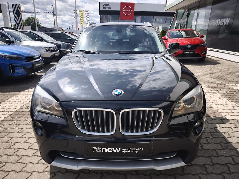 BMW X1 2011 ČR 2.0d 150kW 2.MAJITEL - fotka 16 z 34