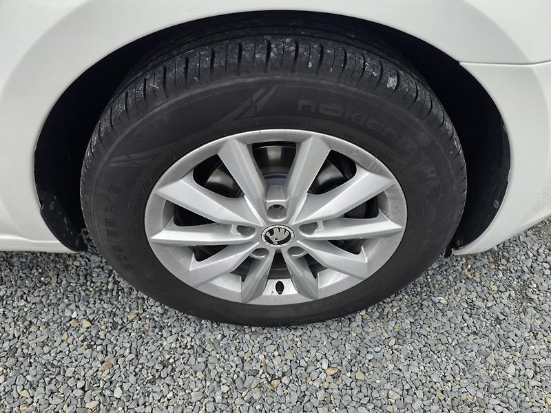 Škoda Octavia 1.6 TDI DSG.  - fotka 6 z 19