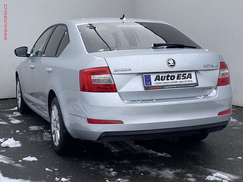 Škoda Octavia (2014) 1.6 TDi, ČR, AC, výhřev sed - fotka 6 z 17