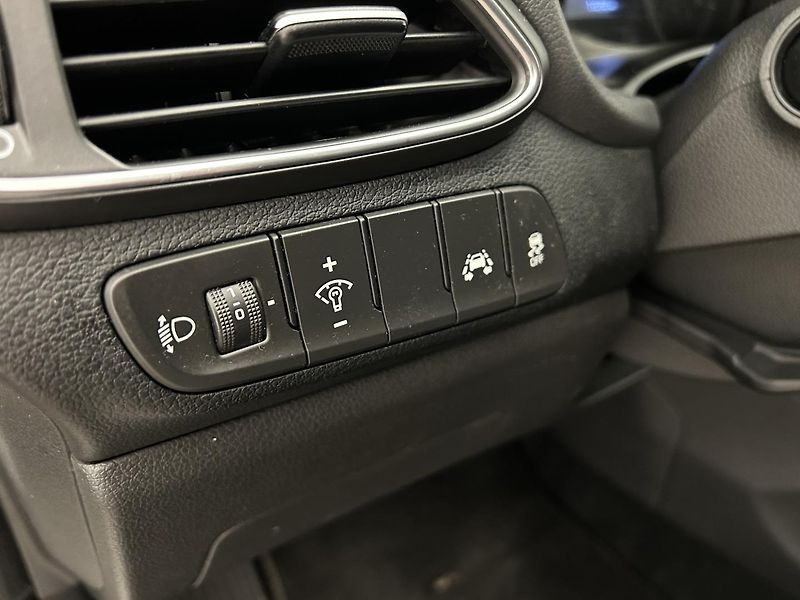 Hyundai i30 1.6 CRDI style - fotka 9 z 25