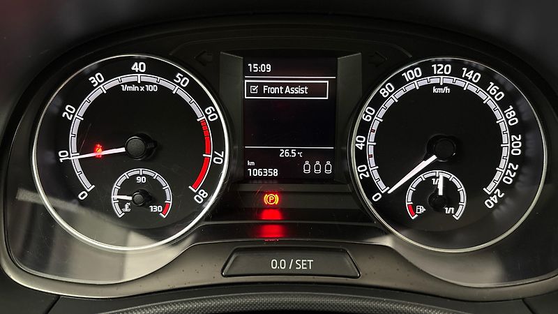 Škoda Fabia 1.0 TSI Ambition Combi - fotka 10 z 23