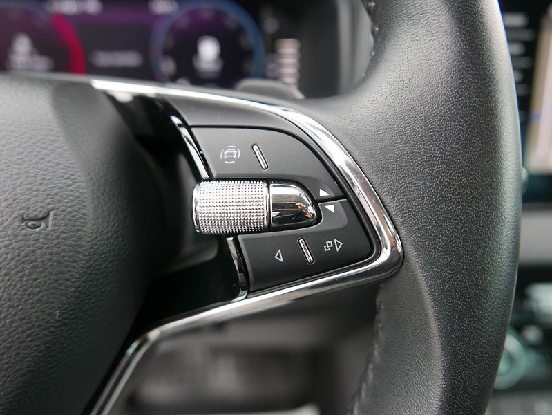 Škoda Karoq 2,0 TDI Tour 4x4 Automat DSG - fotka 26 z 35