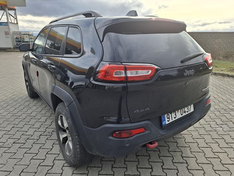 Jeep Cherokee (2014) 3,2 L V6 TRAIL RATED - fotka 4 z 16