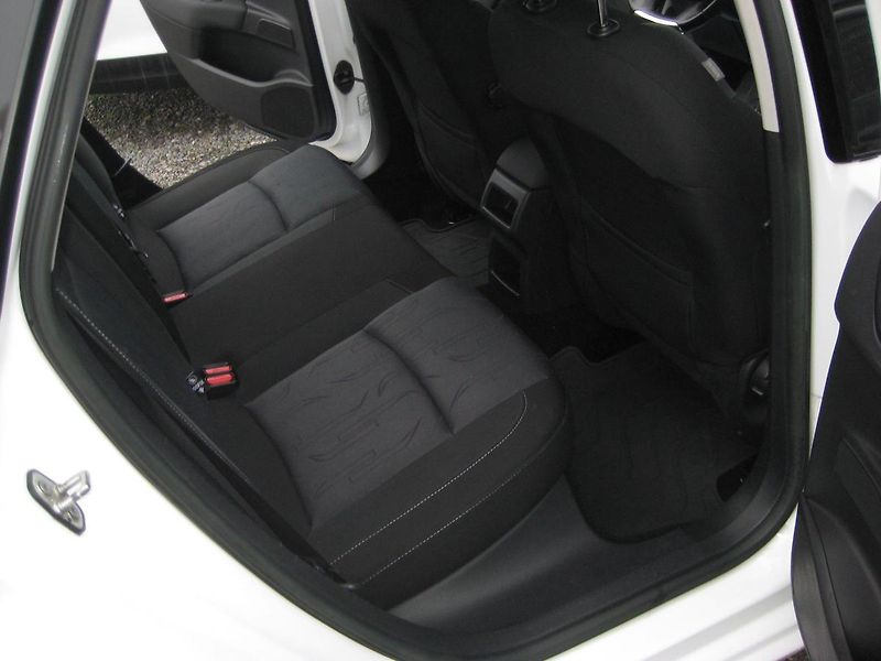 Citroën C4 1.6 HDi 84 kW 1maj. ČR DPH !!! - fotka 20 z 23