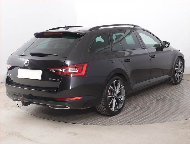 Škoda Superb (2018) Sportline 2.0 TSI - fotka 5 z 18