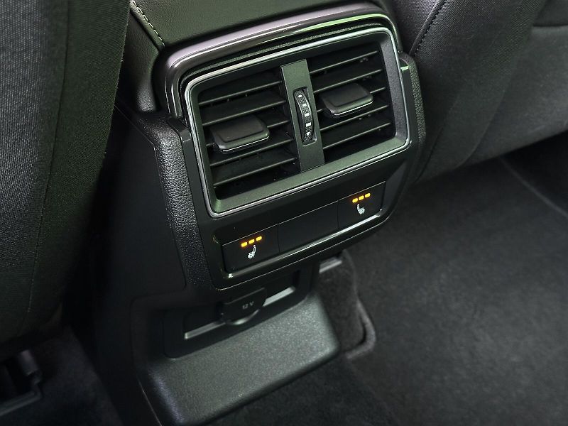 Škoda Karoq 1.5TSi Top & Selection 150PS L - fotka 41 z 46