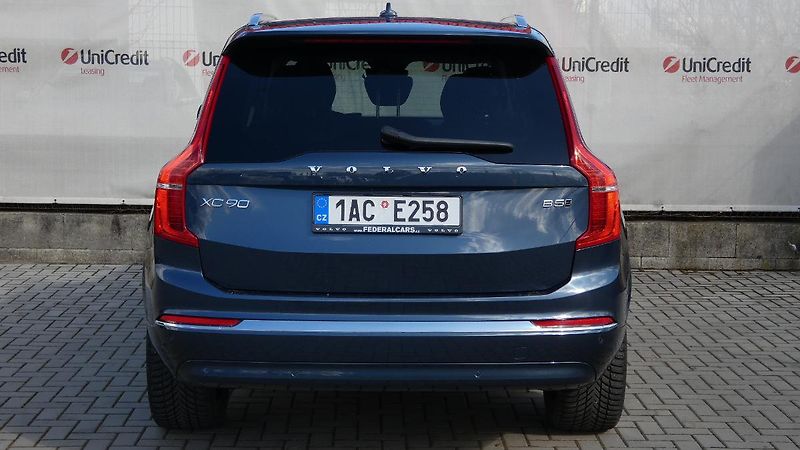 Volvo XC90 B5 AWD Plus Bright 7 míst - fotka 4 z 27