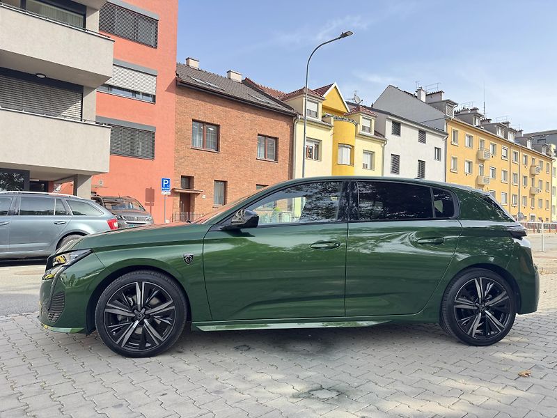 Peugeot 308 (2022) GT 1.5HDi Focal hudba TOP výba - fotka 3 z 25