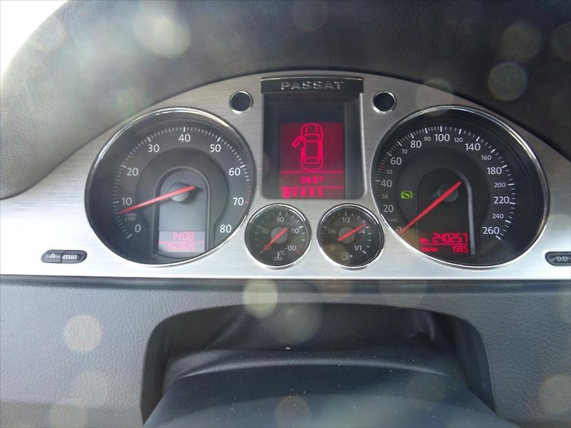Volkswagen Passat 3,2 i 184 kW 4x4 - fotka 13 z 20