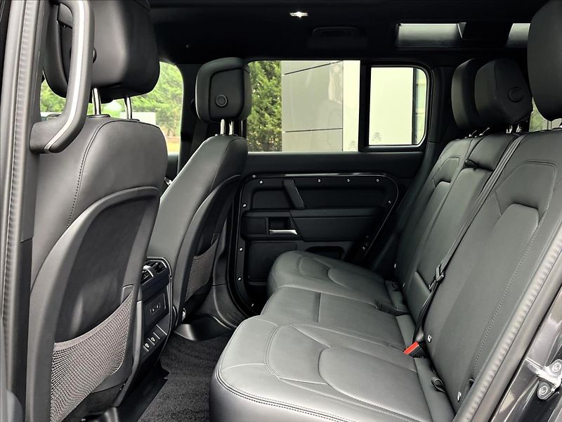 Land Rover Defender (2026) 110 V8 P425 X-DYNAMIC HSE - fotka 32 z 35