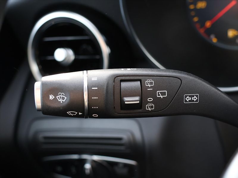 Mercedes-Benz GLC 2,0 300d 180kW 4Matic AMG DPH - fotka 19 z 36