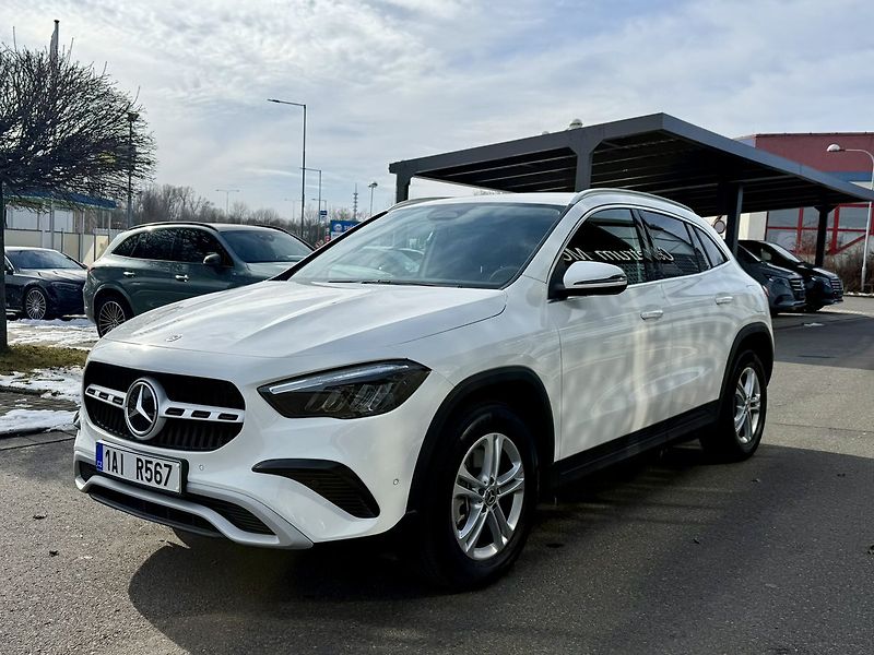 Mercedes-Benz GLA (2025) 220 4MATIC - fotka 4 z 40