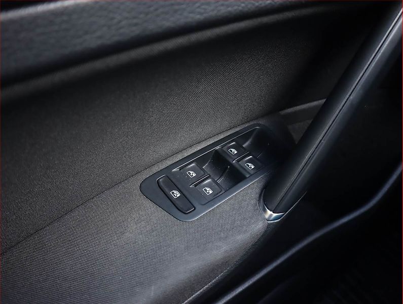Volkswagen Golf (2018) 1.6 TDI, Serv.kniha, Tempomat - fotka 19 z 21