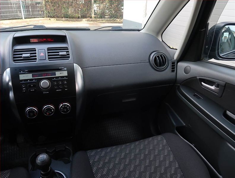 Suzuki SX4 (2007) 1.6 VVT, po STK, Tažné - fotka 8 z 17