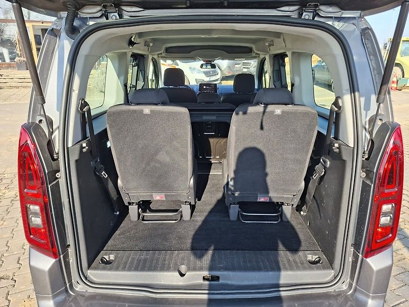 Opel Combo LIFE XL 1,2T 130k EAT8 7.Míst - fotka 5 z 25