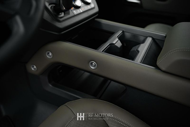 Land Rover Defender (2025) D250 MHEV X-Dynamic SE - fotka 31 z 52