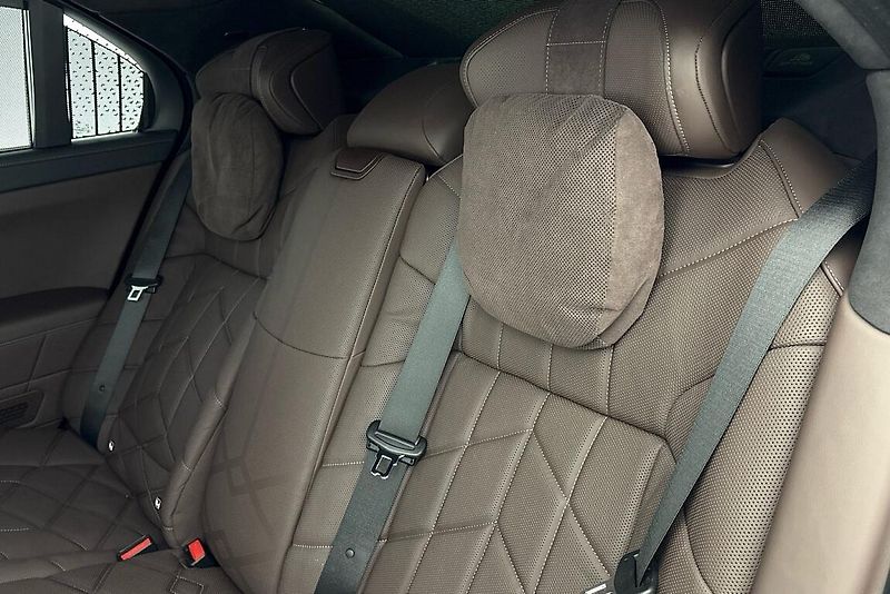 BMW i7 xDrive60 - fotka 23 z 28