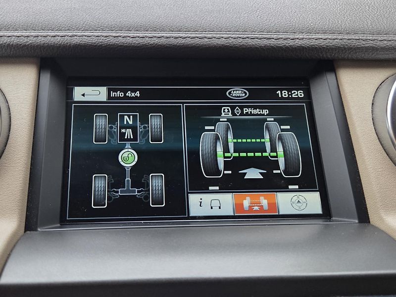 Land Rover Discovery (2013) Discovery 4 SDV6 HSE - fotka 16 z 24