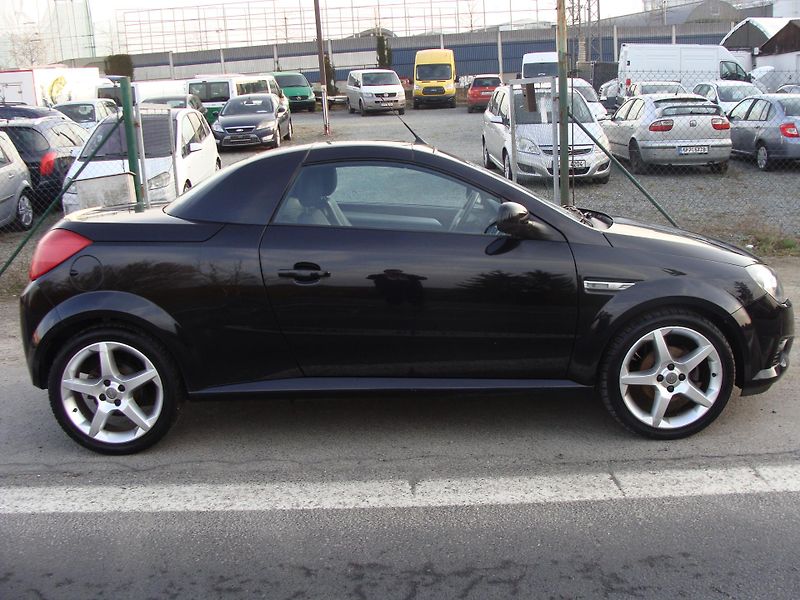 Opel Tigra 1.8i, 96000 km, 1. majitelka - fotka 23 z 31
