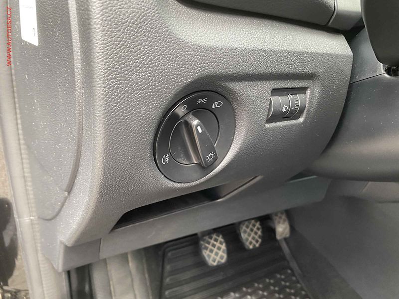Škoda Fabia (2014) 1.2 TSi, Ambition, výhřev sed - fotka 15 z 17