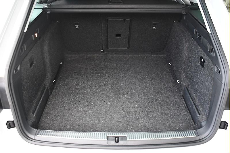 Škoda Superb 1.6TDi 88kW STYLE - fotka 35 z 40