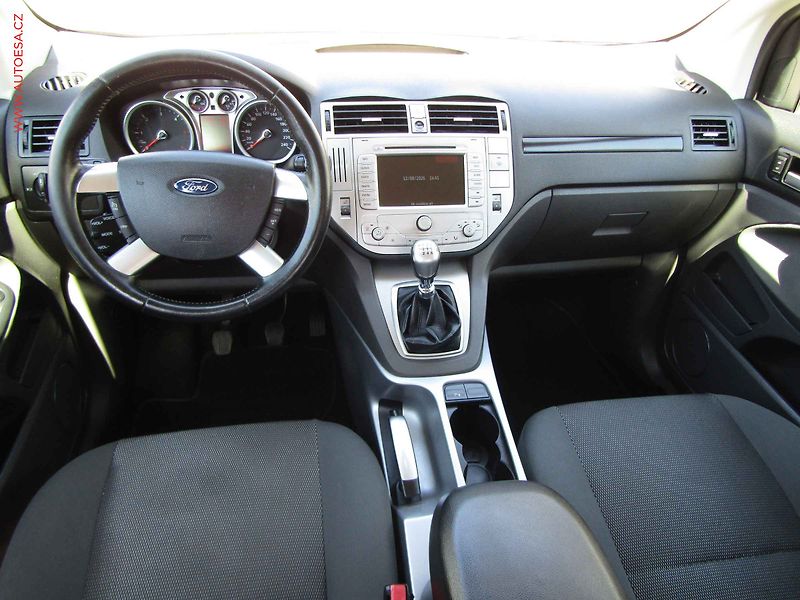 Ford Kuga (2011) 2.0 TDCi, AC, navi, park - fotka 8 z 19