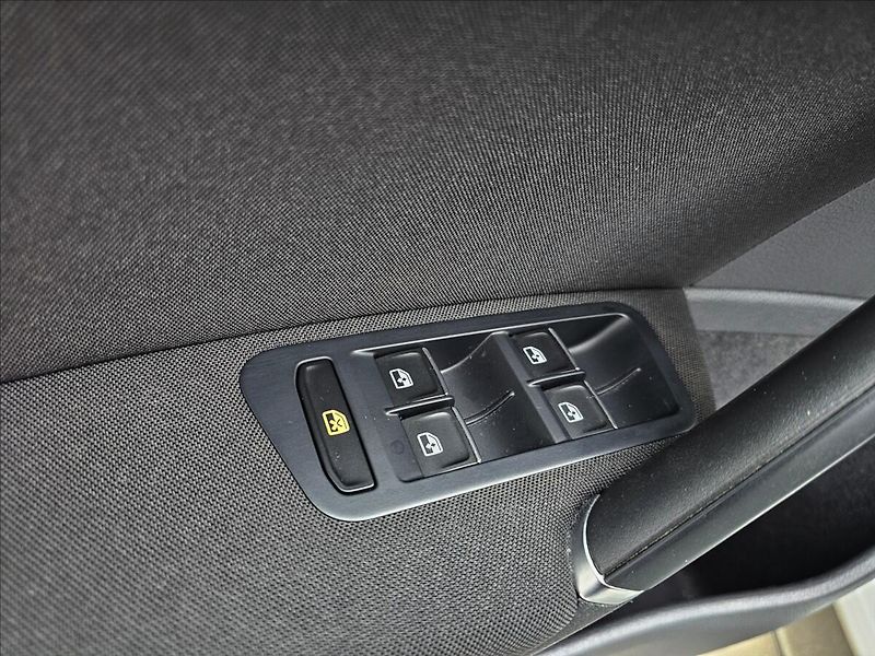 Volkswagen Golf VII 1,4 TSi Highline NAVI - fotka 14 z 52