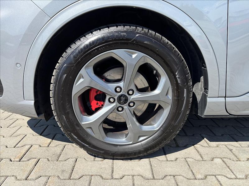 Ford Kuga 1,5 EcoBoost  111kW ST-Line X - fotka 9 z 49