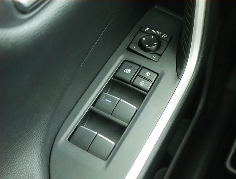 Toyota RAV4 (2022) Business 2.5 Hybrid - fotka 16 z 19