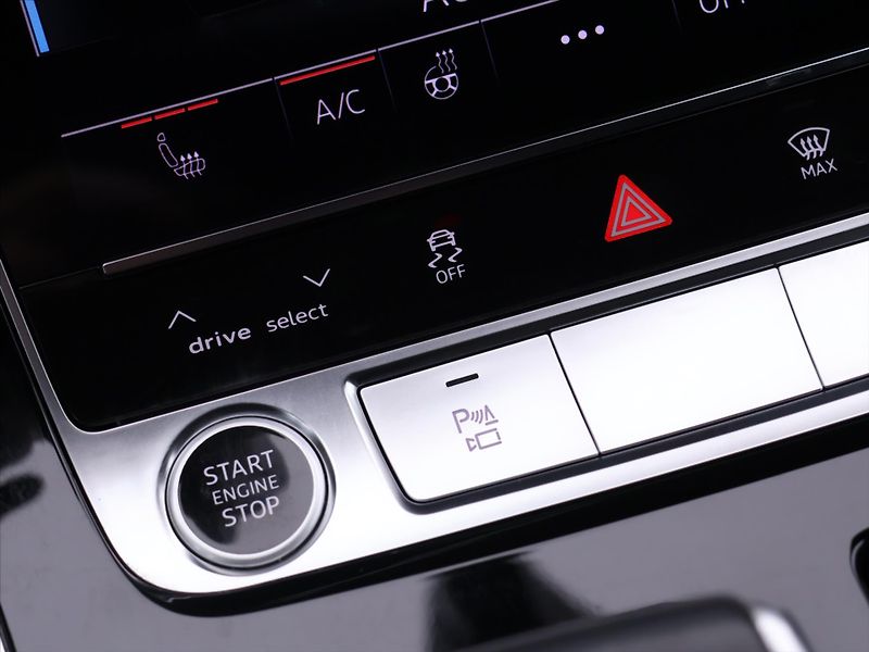 Audi Q8 3,0 250 kW 4x4  DPH - fotka 28 z 38