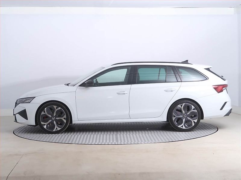 Škoda Octavia (2025) RS 2.0 TSI, RS, Navigace - fotka 3 z 23