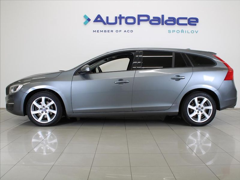 Volvo V60 2,0 D3 110kW AT Mom.NAVI Light - fotka 5 z 18