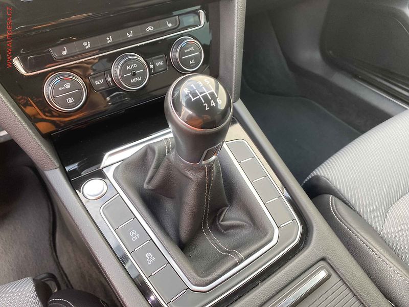 Volkswagen Passat (2015) 2.0 TDi, AC, výhřev sed. - fotka 16 z 19