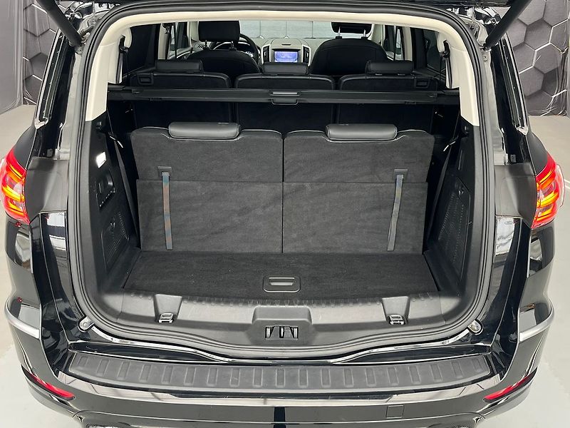 Ford S-MAX 2,5 FHEV Vignale 140KW  7 míst - fotka 44 z 57