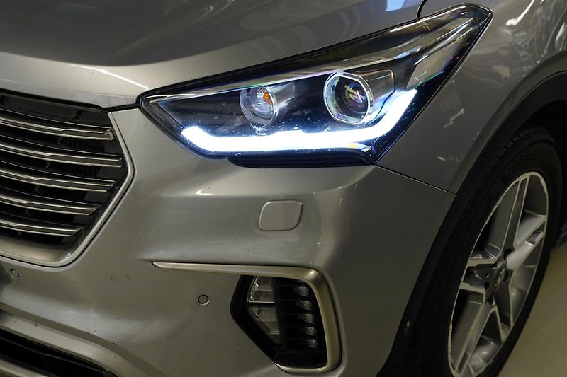 Hyundai Grand Santa Fe - fotka 9 z 29