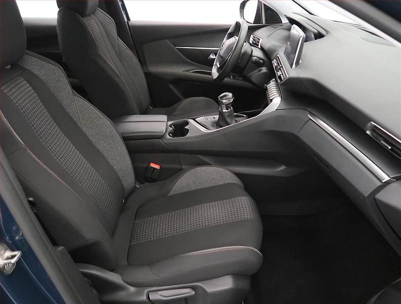 Peugeot 3008 (2022) Active 1.5 BlueHDi, digi klima - fotka 9 z 22