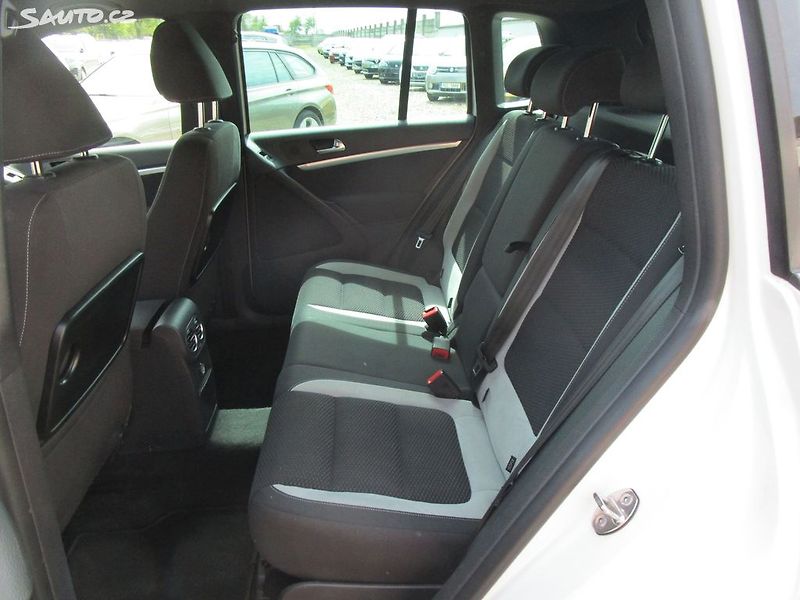 Volkswagen Tiguan 1,4TSI-90KW- NOVÉ ROZVODY - fotka 15 z 32