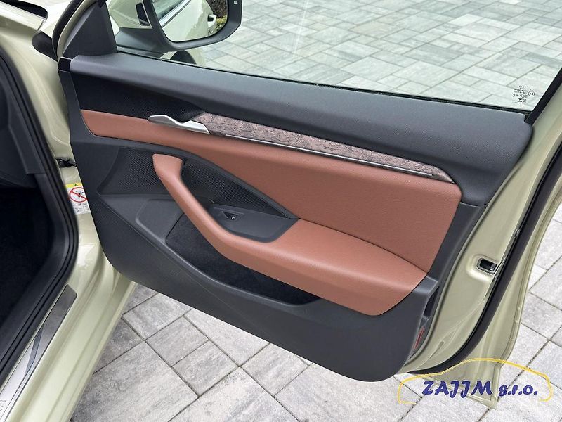 Škoda Superb L&K 2.0TDI DSG - fotka 43 z 52