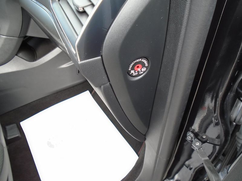 Ford S-MAX 2.5 Duratec FHEV ST-Line 140kW - fotka 37 z 46