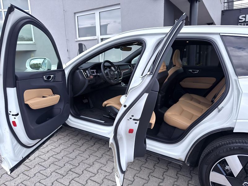 Volvo XC60 T8 AWD ULTRA BRIGHT *+ kola - fotka 11 z 59