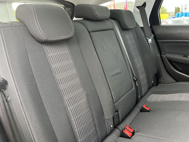 Peugeot 308 1.6HDi NAVI KLIMA TAŽNÉ ALU - fotka 30 z 45
