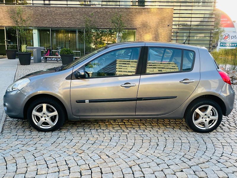 Renault Clio 1.2i 55KW MANUÁL 1MAJITEL  - fotka 19 z 42