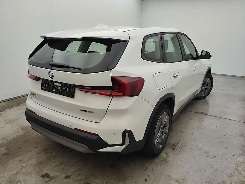 BMW iX1 (2023) xDrive30 - fotka 2 z 12