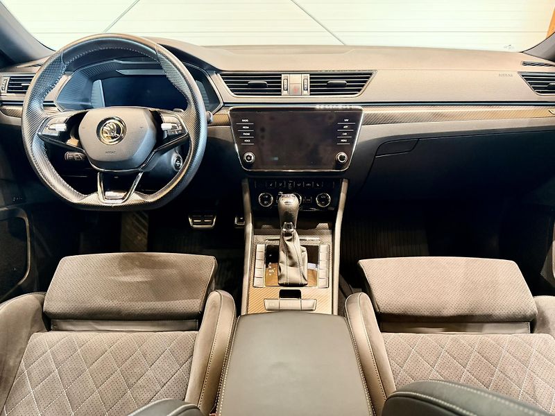 Škoda Superb 2.0 TDi DSG 4x4 Sportline - fotka 6 z 33