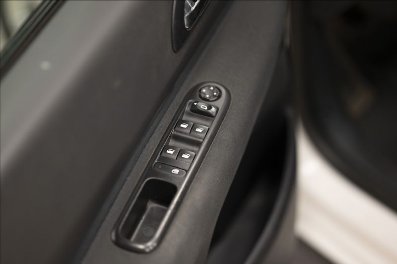 Peugeot 3008 2,0 HDI NAVIGACE TAŽNÉ - fotka 30 z 36